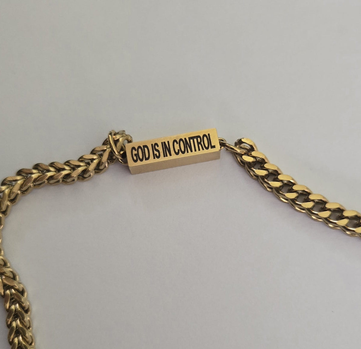 Pulsera Espiritual Grabada en Acero Inoxidable – Faith/Blessed/Empowered – Dorado/Plateado – Golden Touch by Kanny