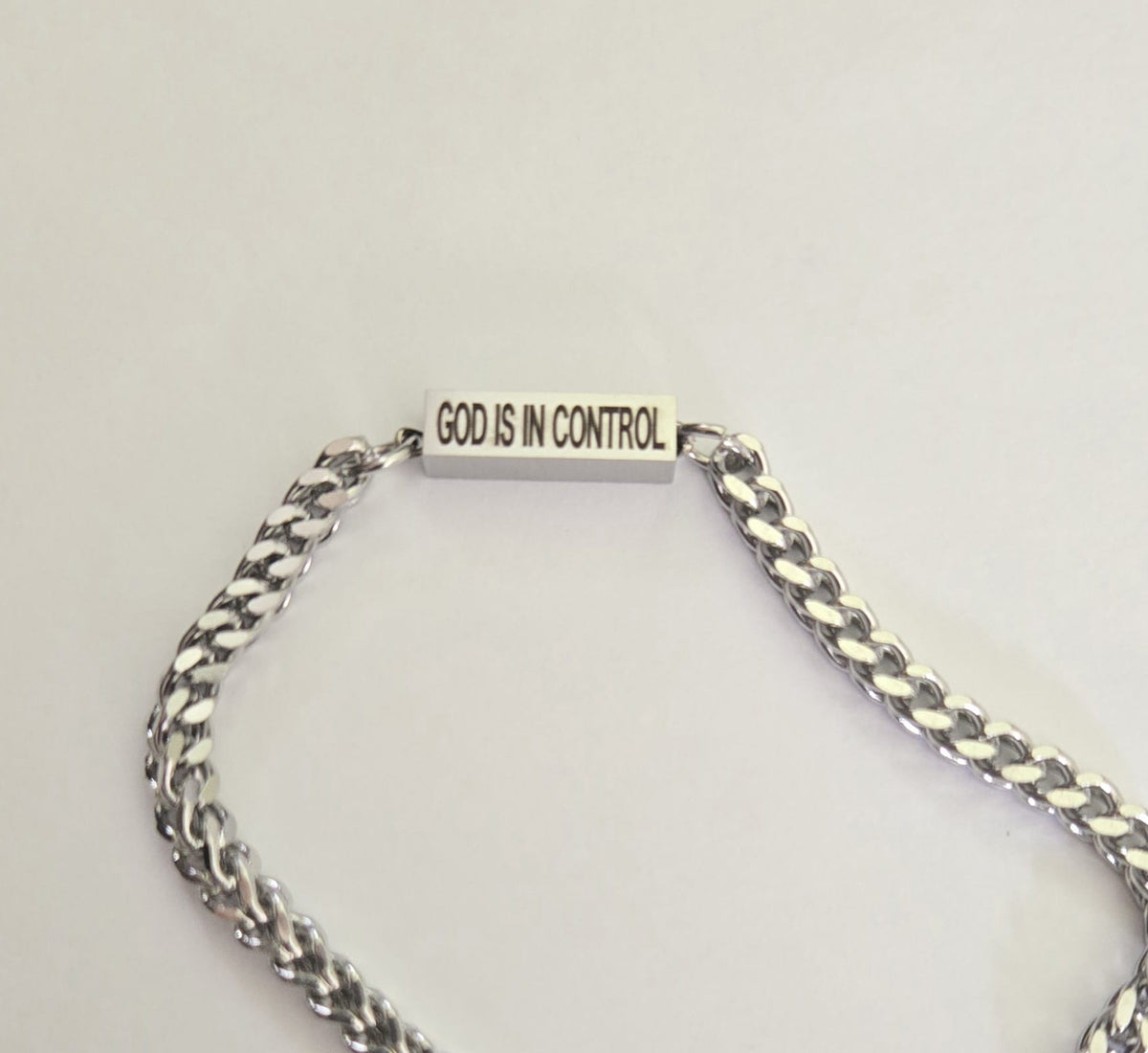 Pulsera Espiritual Grabada en Acero Inoxidable – Faith/Blessed/Empowered – Dorado/Plateado – Golden Touch by Kanny